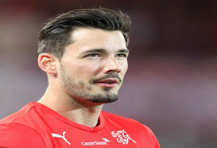Dortmund Perpanjang Kontrak Roman Buerki